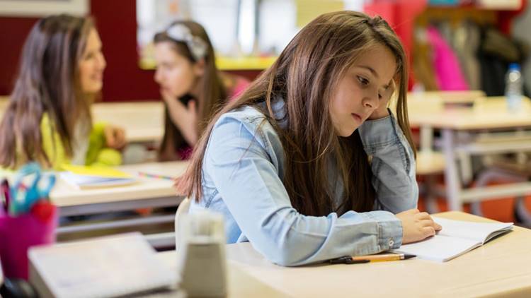 Filhos solitários: por que meu filho se incomoda no recreio